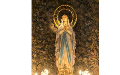 Seixanta-tresè dia: invoquem Maria, a la capella de Nostra Senyora de Lourdes, a la parròquia de la Puríssima Sang de Reus