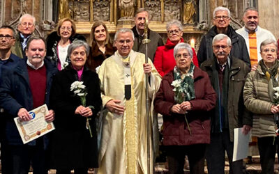 Un grup de set matrimonis celebren l’aniversari de noces a la Catedral de Tarragona