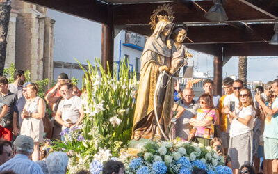La gent del mar, al Serrallo, s’aboca en la celebració de la Mare de Déu del Carme