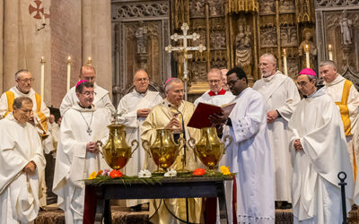La missa crismal reuneix el clergat diocesà a la Catedral de Tarragona