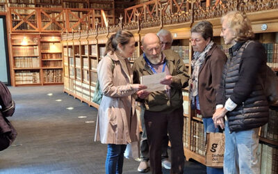 El Club de lectura per a endinsar-nos en la Bíblia visita la Biblioteca del Seminari de Tarragona