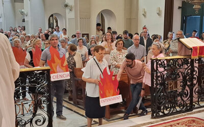 Algunes unitats pastorals de l’arxidiòcesi celebren la vetlla de Pentecosta