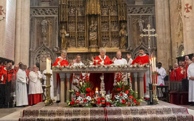 Els tarragonins omplen la Catedral en la diada de la seva patrona, santa Tecla