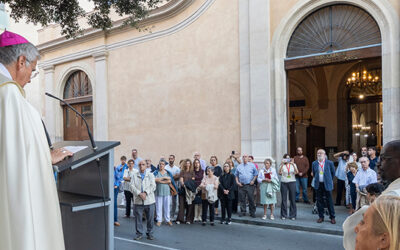 L’arquebisbe Joan beneeix la façana restaurada de la Parròquia de Sant Francesc de Reus