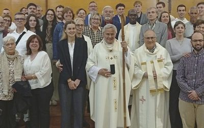 L’arquebisbe Joan finalitza la visita pastoral a l’UPA de Llorenç del Penedès – l’Arboç amb l’administració dels sagraments de la iniciació a tres catecúmens