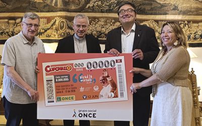 L’ONCE presenta el ‘Cuponazo’ extraordinari amb motiu de la visita del papa Lleó XIV a l’arquebisbe Joan Planellas