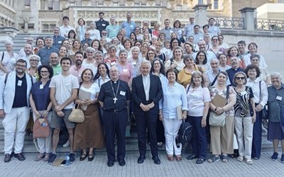 Es presenta la versió catalana del catecisme ‘Busqueu el Senyor’