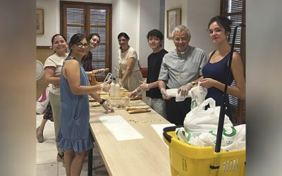 La Parròquia de Sant Francesc de Tarragona serveix un centenar d’esmorzars diaris a persones vulnerables durant el mes d’agost