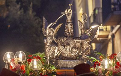 Tarragona esclata de festa i devoció amb la processó del braç de santa Tecla