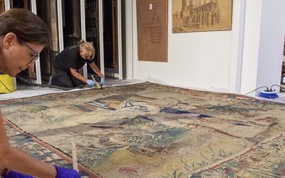 El Museu Diocesà de Tarragona impulsa els treballs de conservació preventiva de la col·lecció de tapissos